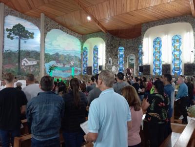 Missa dos Romeiros em Laranjeiras do Sul levou centenas de devotos ao SantuÃ¡rio